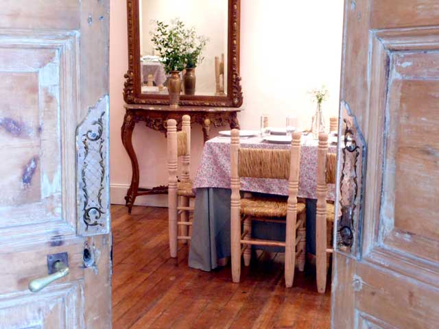 Servicio gastronómico y salón de eventos.